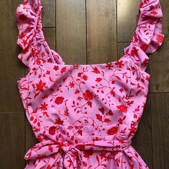 LIKELY Brand. Size 6. Colour Pink and Red - Picture 6 of 10